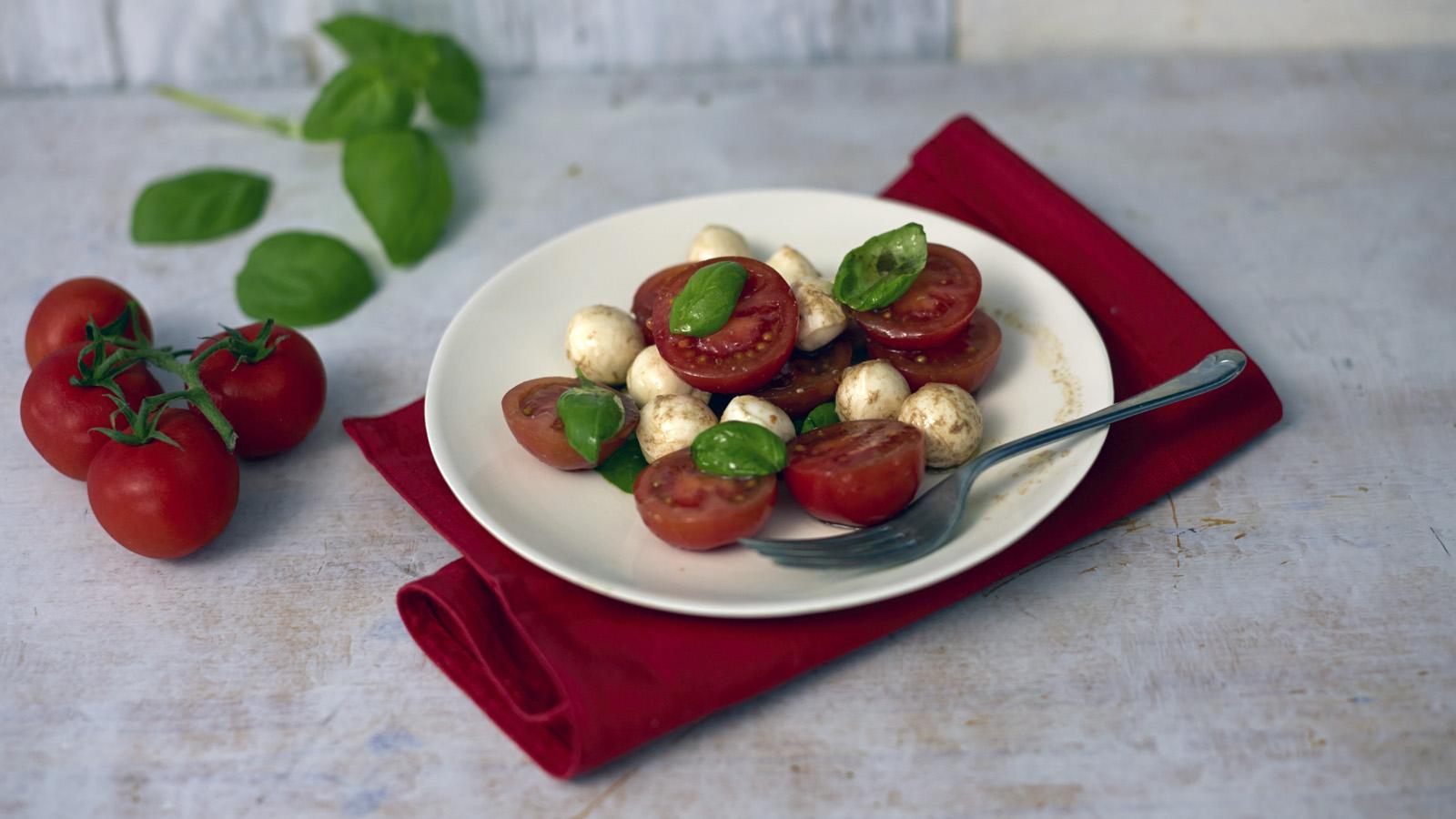 Cherry tomato and mozzarella salad