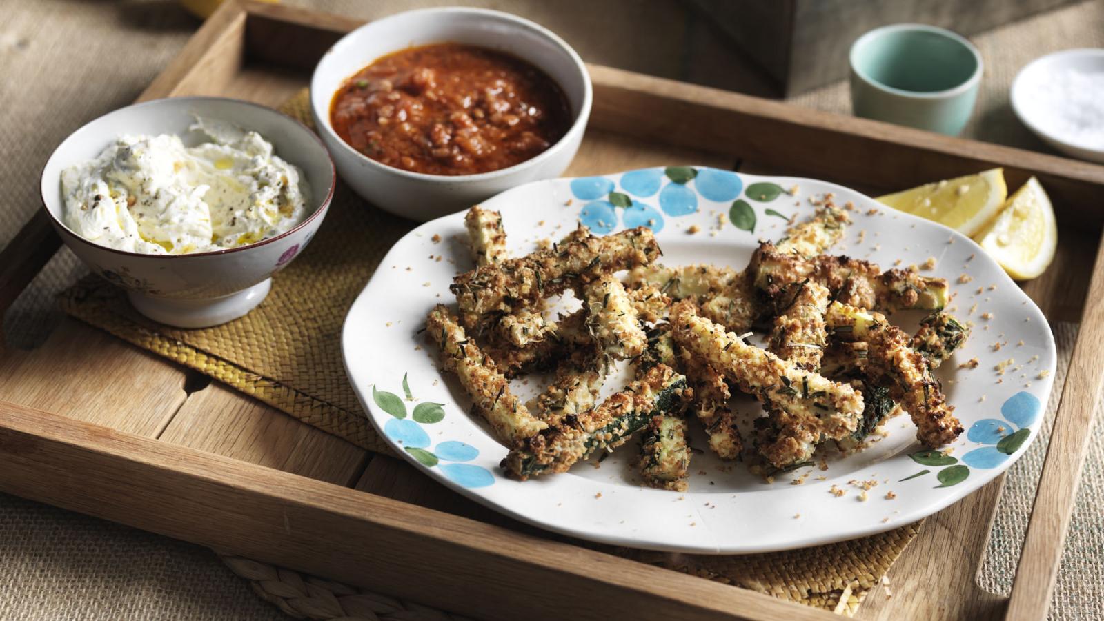 Courgette fritters with marinara sauce