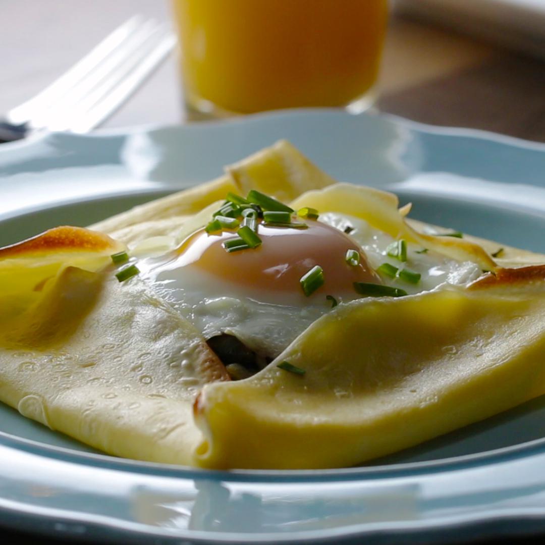 Crepe Envelopes with Ham, Cheese, and Spinach