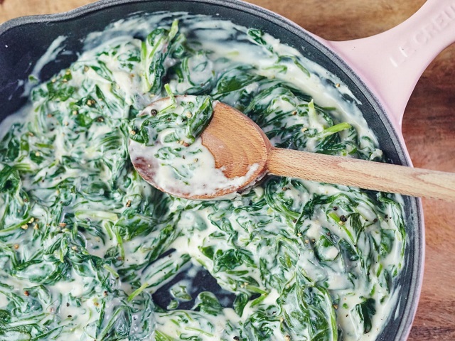 Spinach with Walnuts