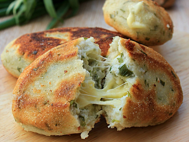 Mchadi with Tarragon and Sulguni